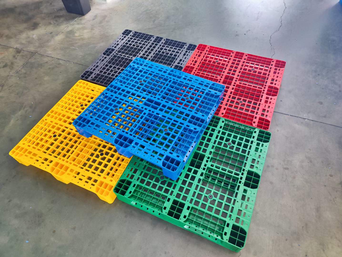 塑料托盤(pán)怎么循環(huán)使用與回收處理?