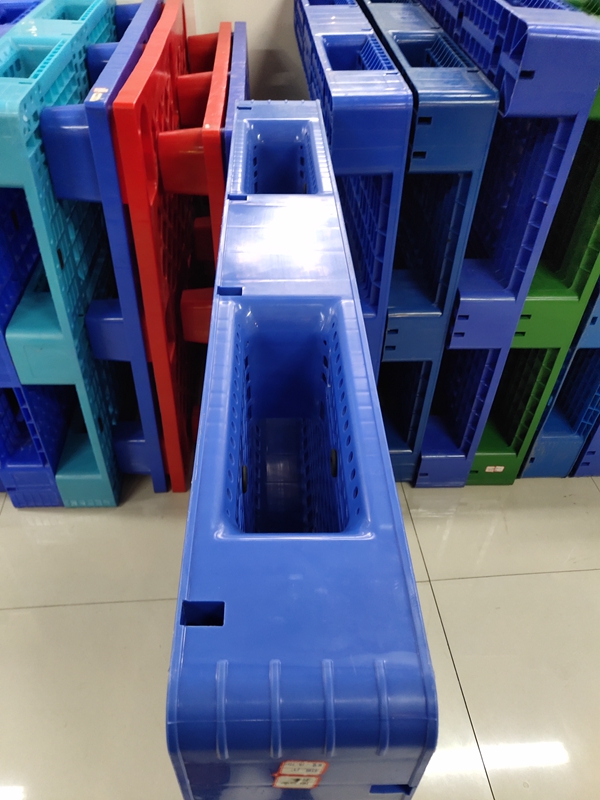 塑料棧板、塑料卡板、塑料托盤(pán)和塑料地臺(tái)板在各地的叫法