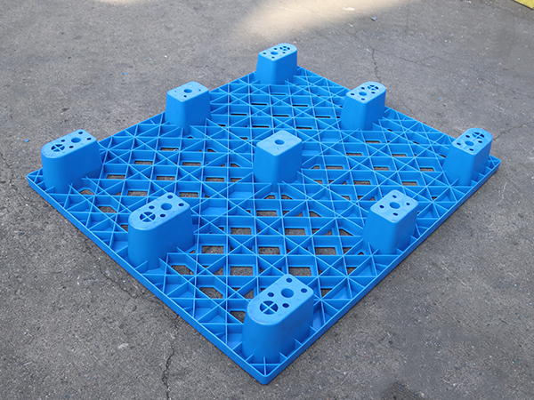 九腳吹塑托盤的優勢