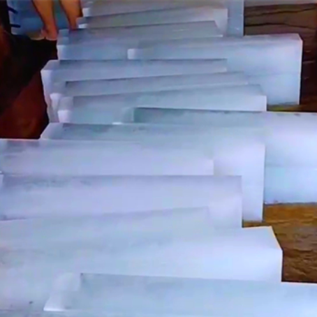 高效降溫，穩定生產——工業冰塊在炎炎夏日的作用